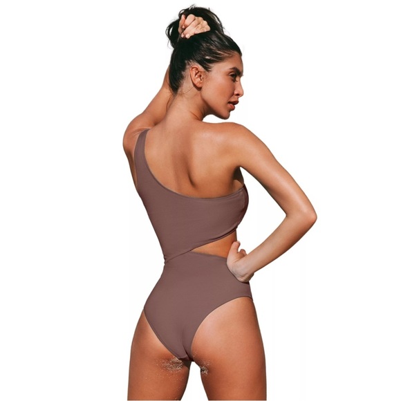 Women's Cupshe Asymmetrical Cut-Out Ribbed One-Piece Swimsuit NWT - Picture 2 of 2